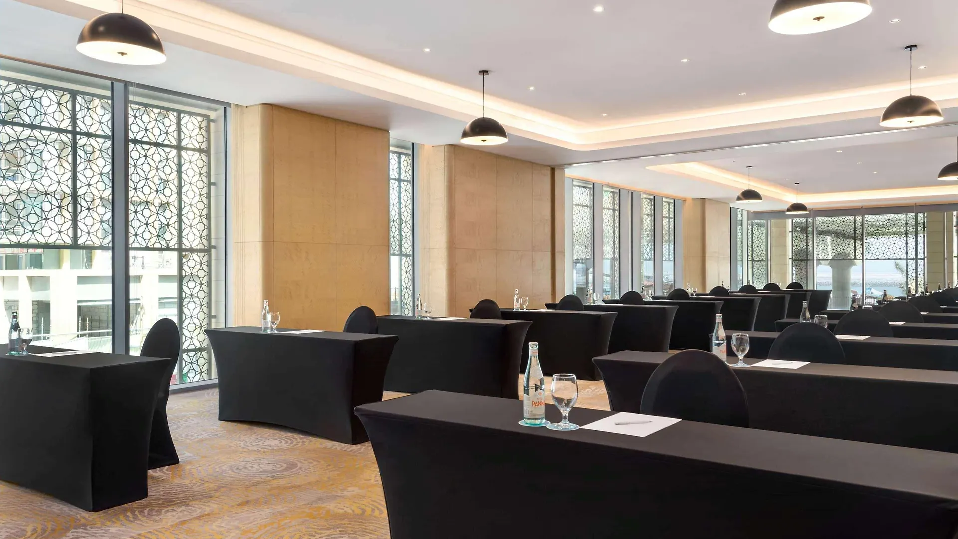 Novotel Dubai Gold District 4*,